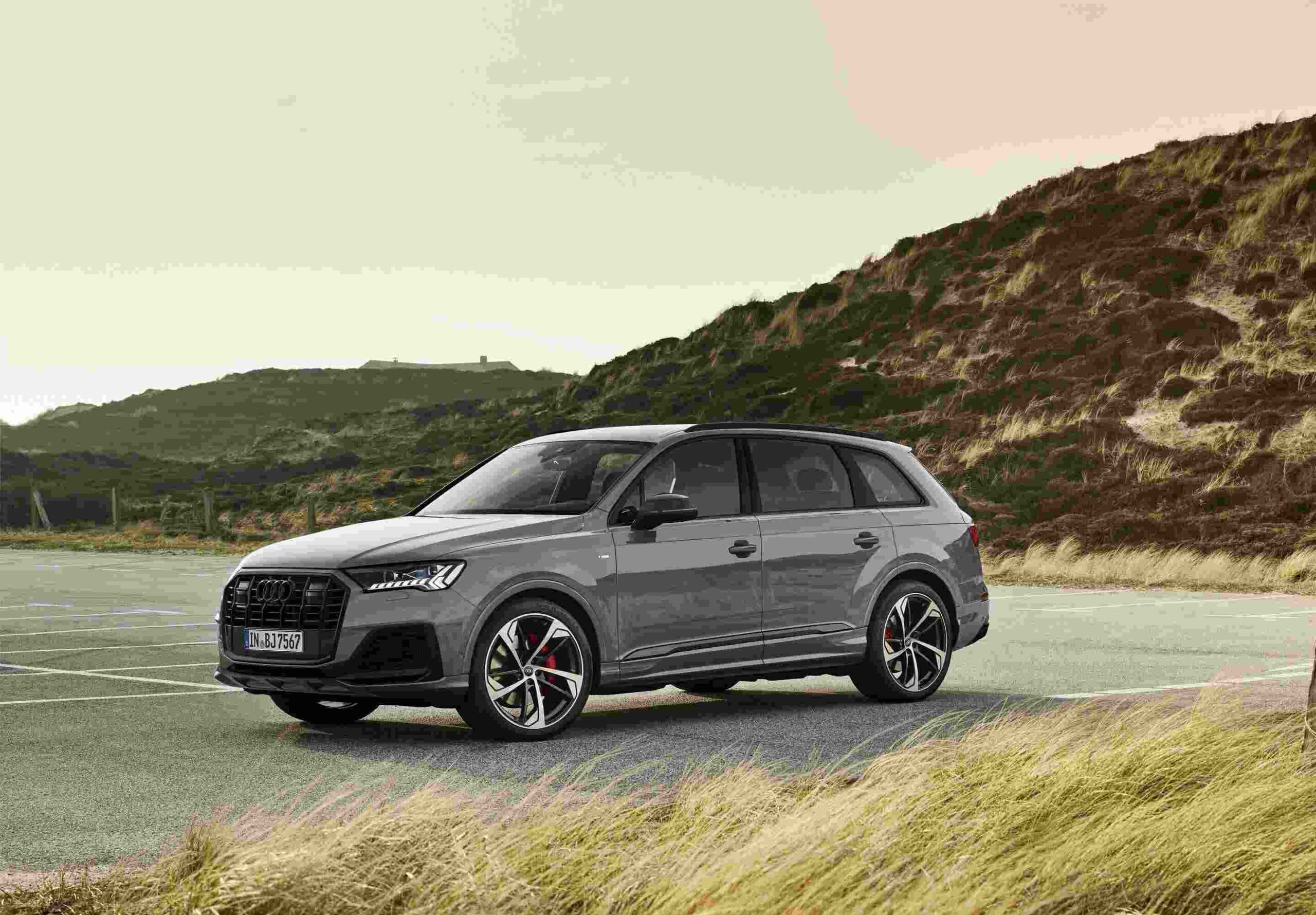 Breathtaking Beauty Audi Q7 Takes Luxury to New Heights