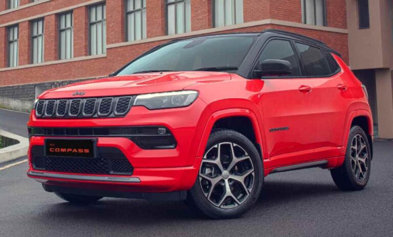 Jeep Compass 4x2 AT Review: Price, Mileage, Features